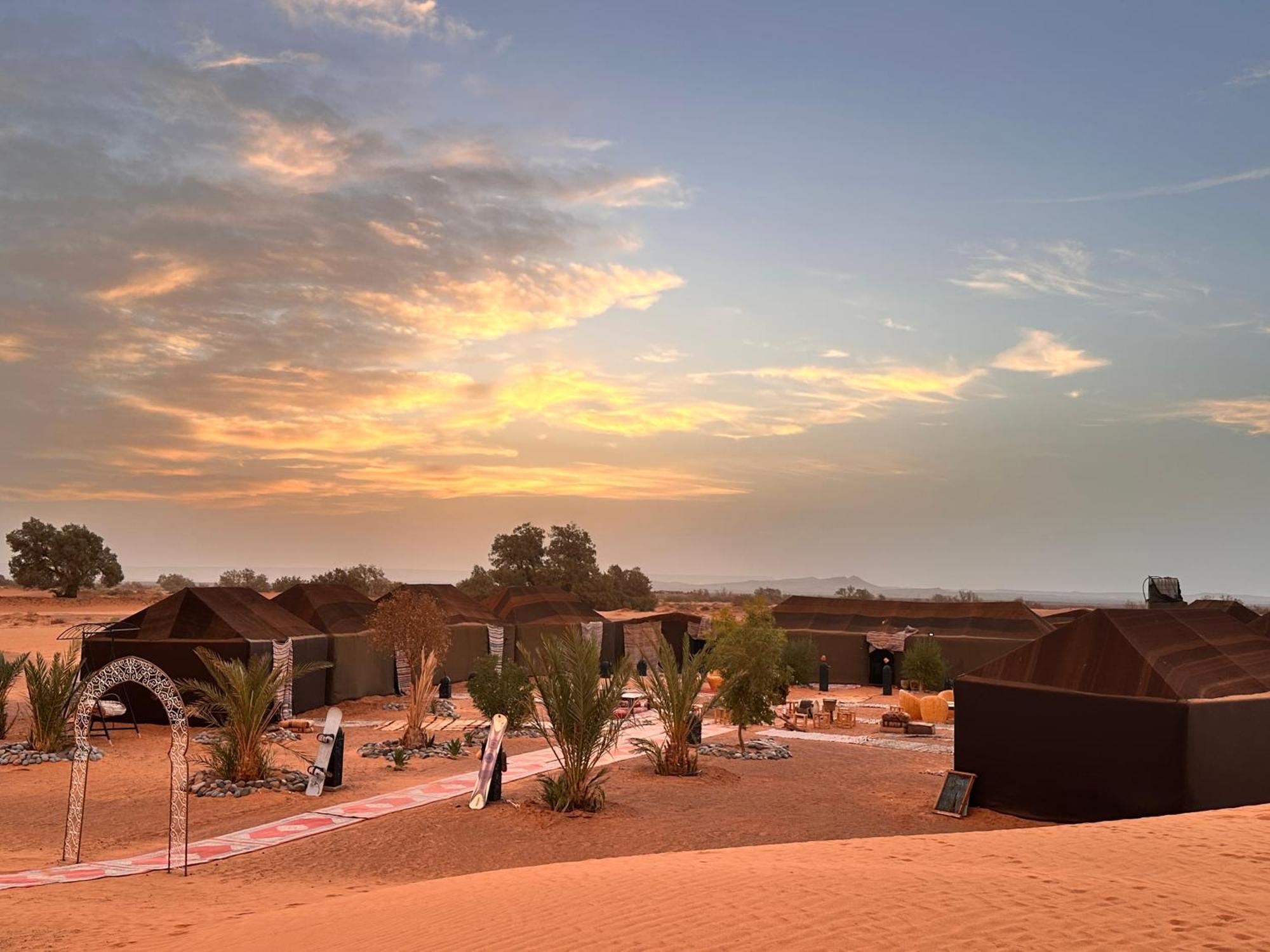 Merzouga Glamping Camp ภายนอก รูปภาพ